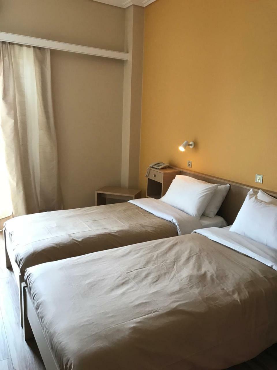 Galaxy Hotel Karystos  Buitenkant foto